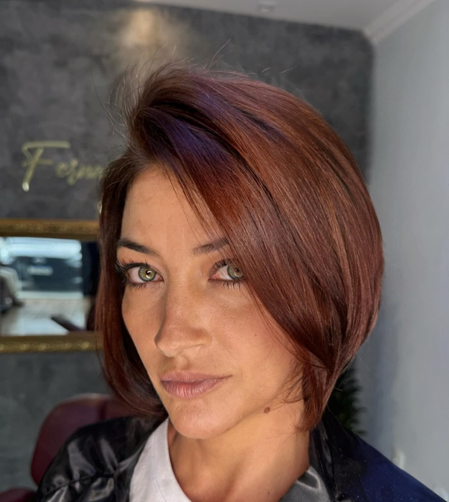 Acaju em corte chanel